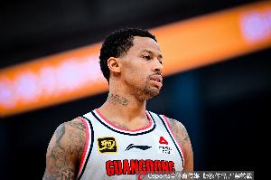 砍瓜切菜!伯克17中11得到30分10板6助 罚球9中7